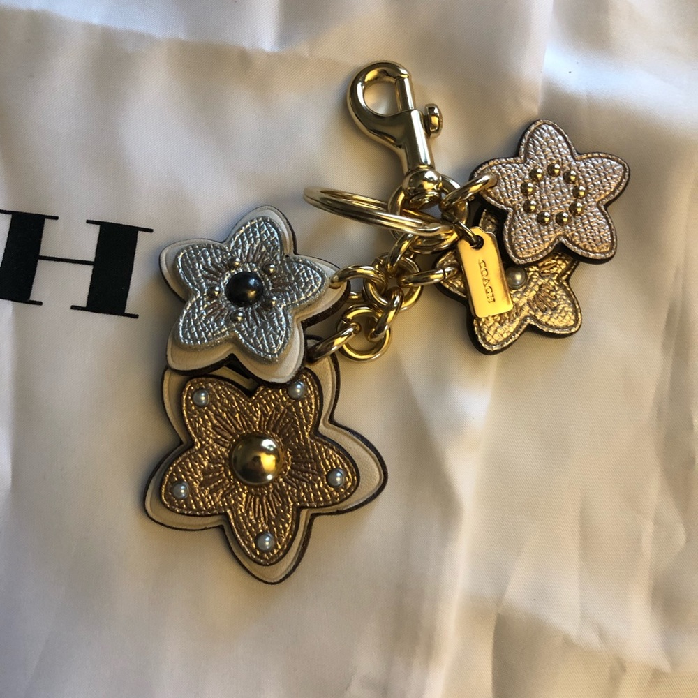 NEW Coach bag charm keyring gold silver white metallic leather flower & dustbag